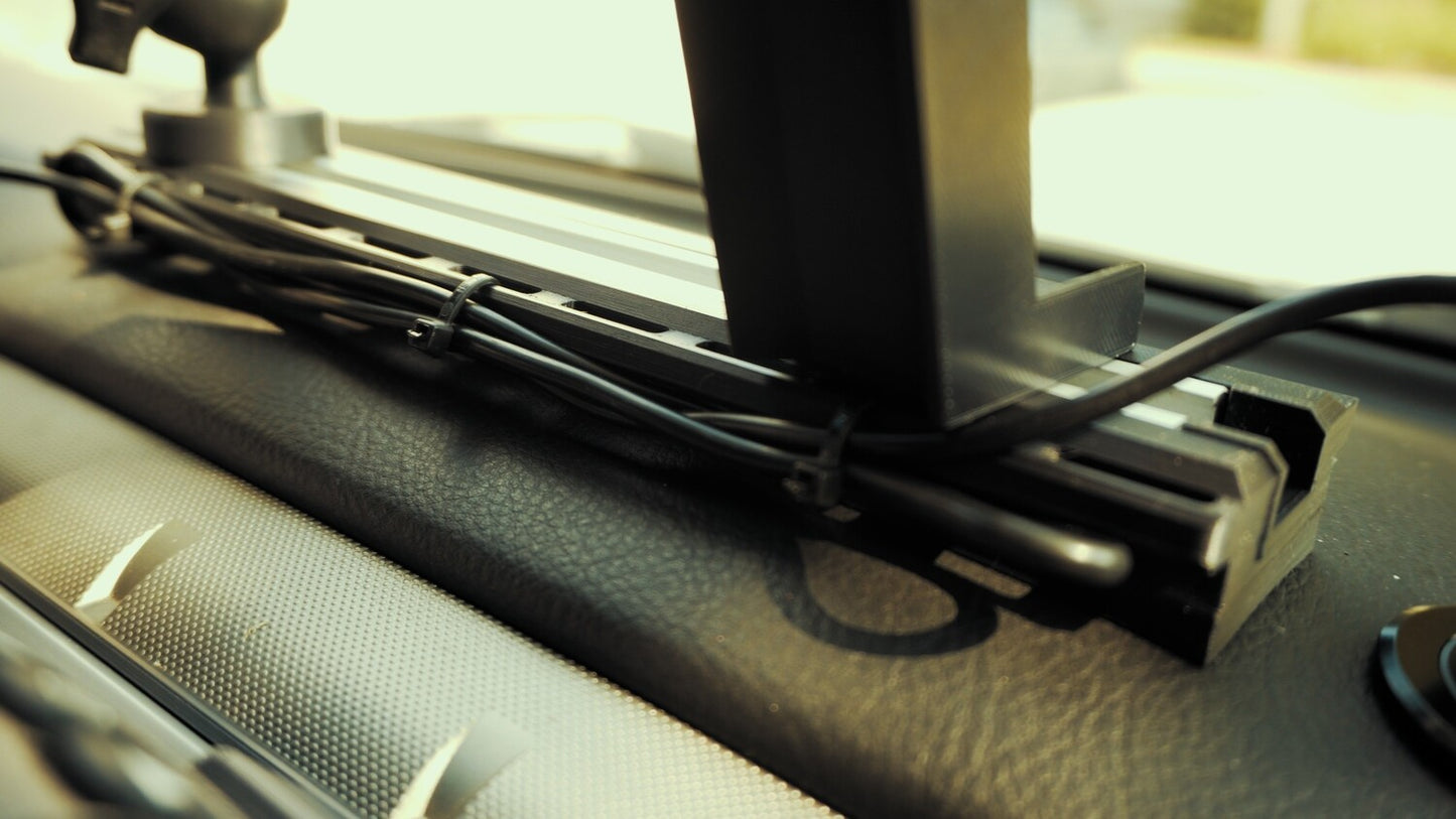 Dashboard Mounted FloMount (2nd Gen Tacoma Only)
