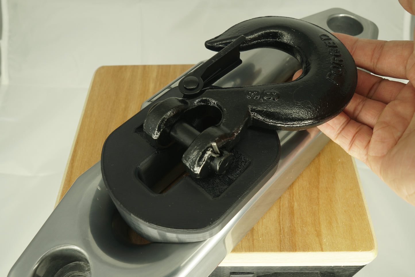 Universal Winch Hook Isolator