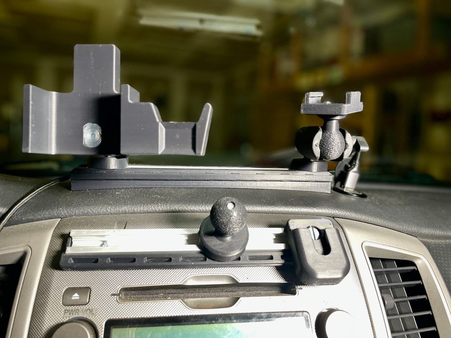 Head Unit Mounted FloMount 2nd Gen Tacoma
