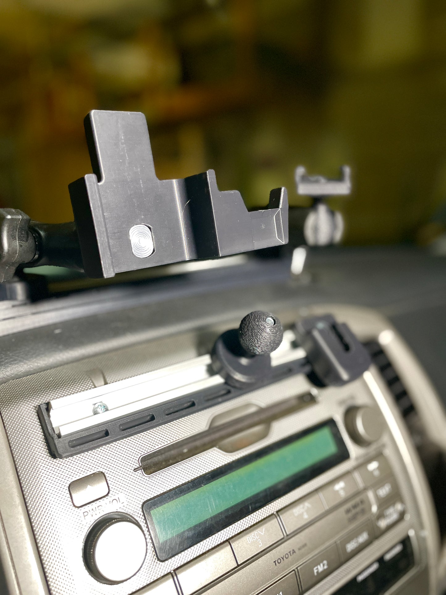 Head Unit Mounted FloMount 2nd Gen Tacoma